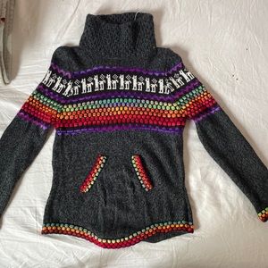 I'm selling a neck thin hoodie. Only wore once.